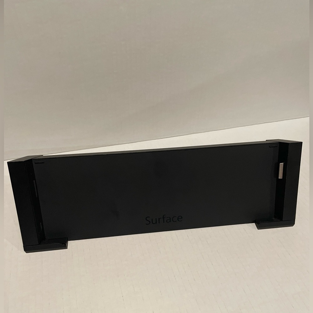 Microsoft Surface Pro charging station
